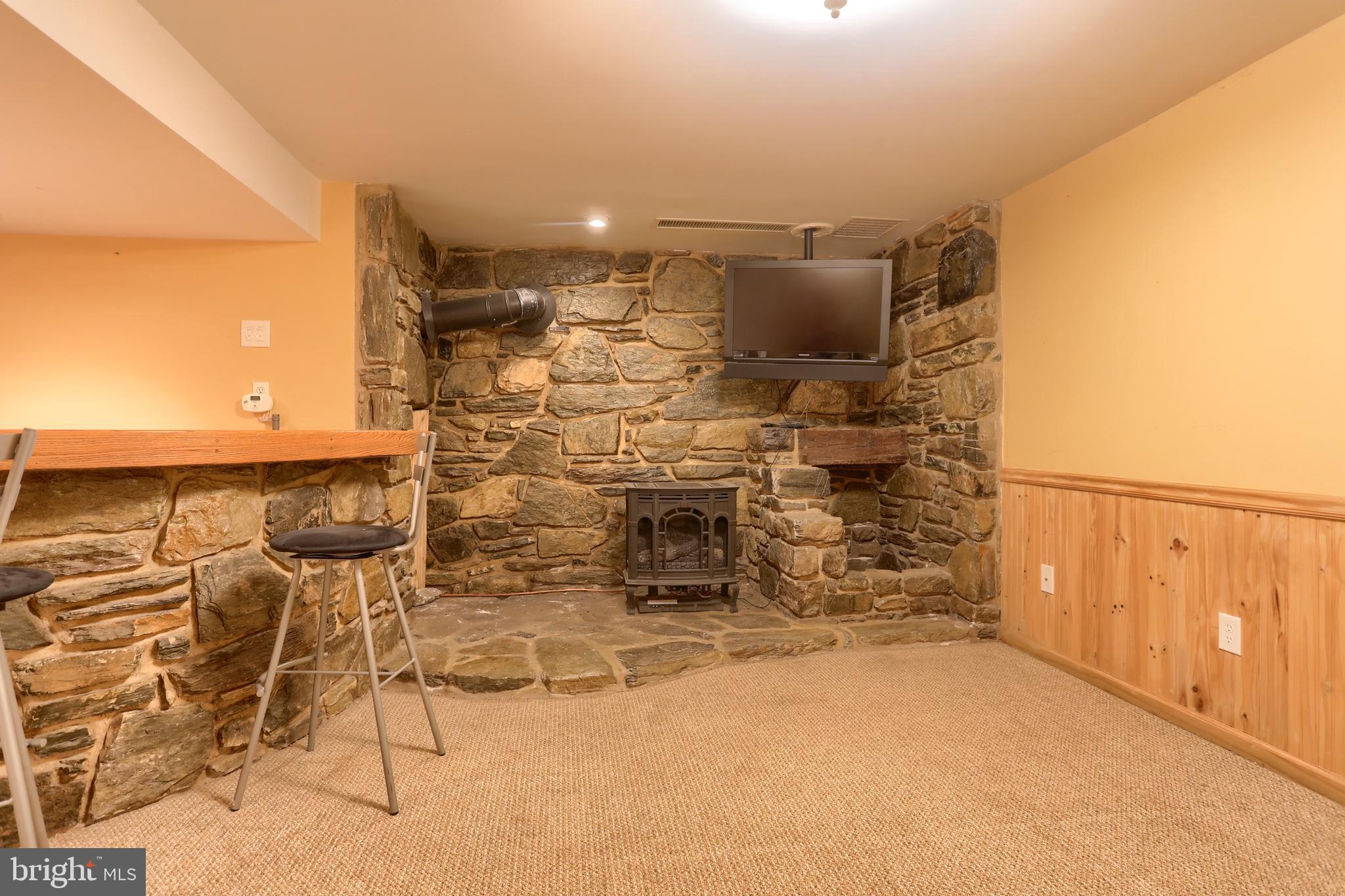 3606 Roundtop Rd