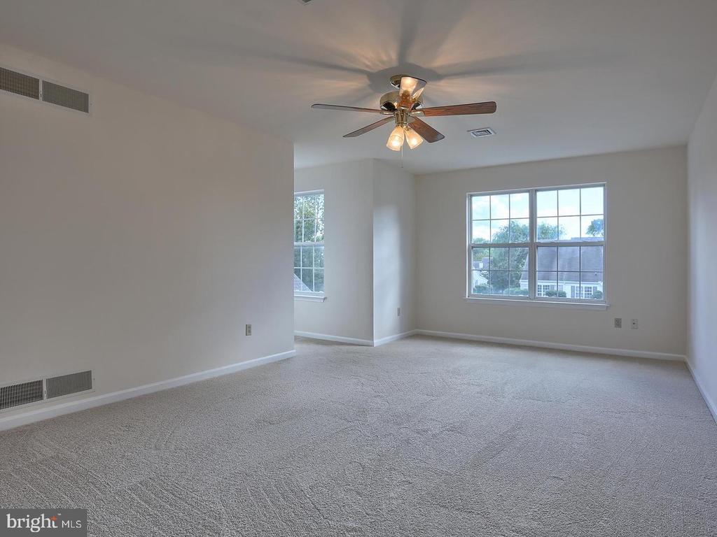 1835 DEER RUN DRIVE