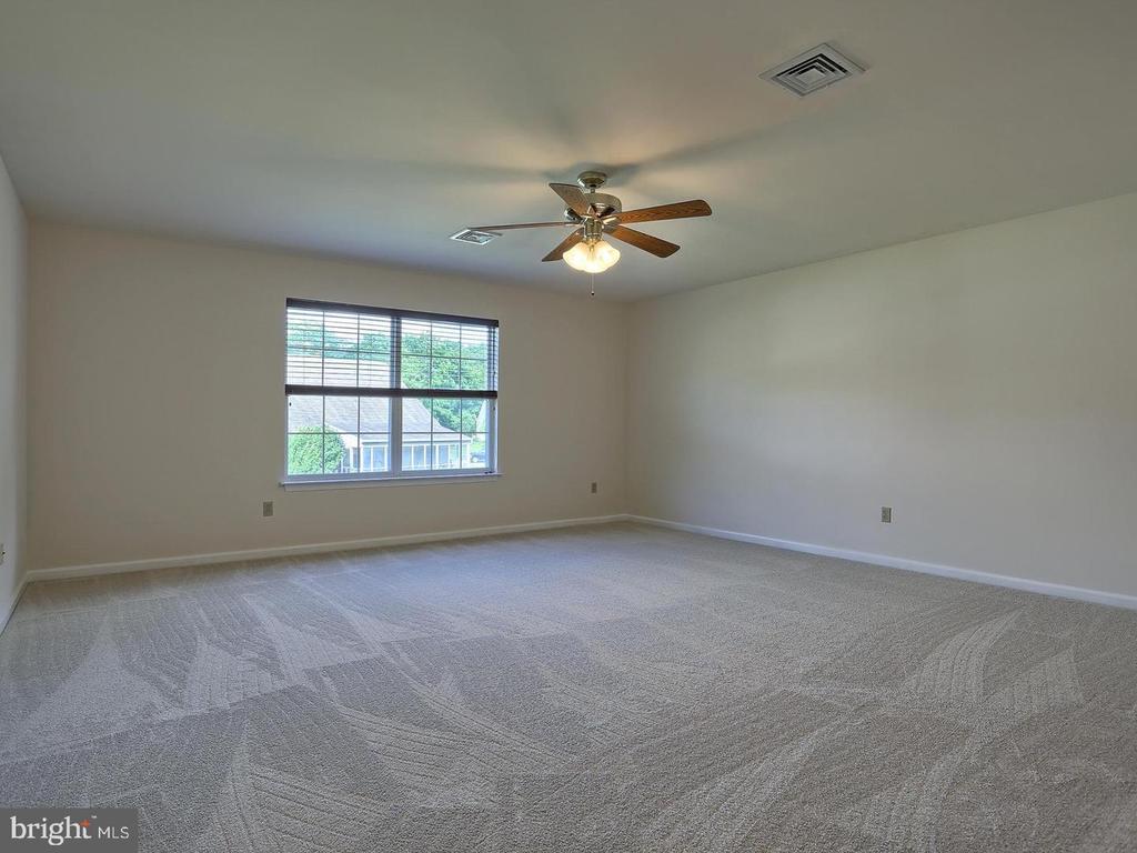 1835 DEER RUN DRIVE