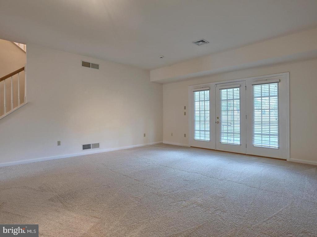 1835 DEER RUN DRIVE