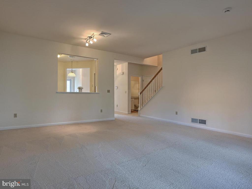 1835 DEER RUN DRIVE