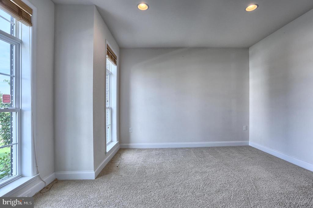 2170 FLINTLOCK DR
