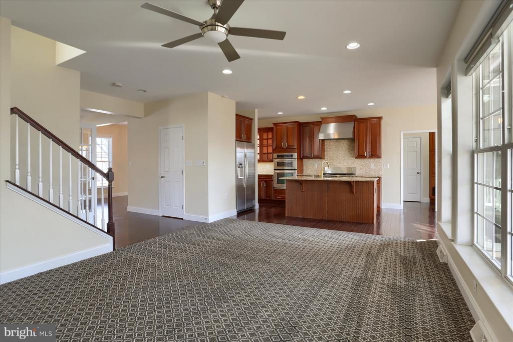 978 POWDER HORN DR