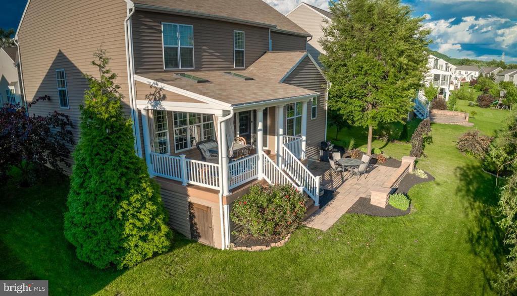 978 POWDER HORN DR