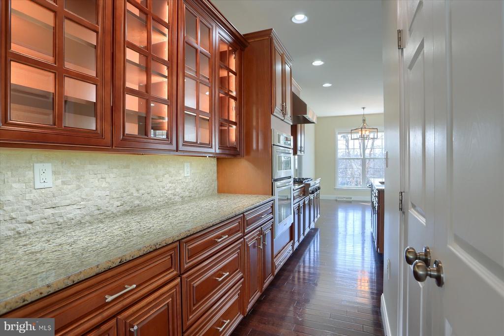978 POWDER HORN DR