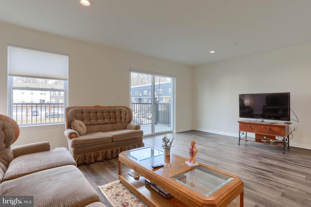 129 HIGH POINTE DR #33