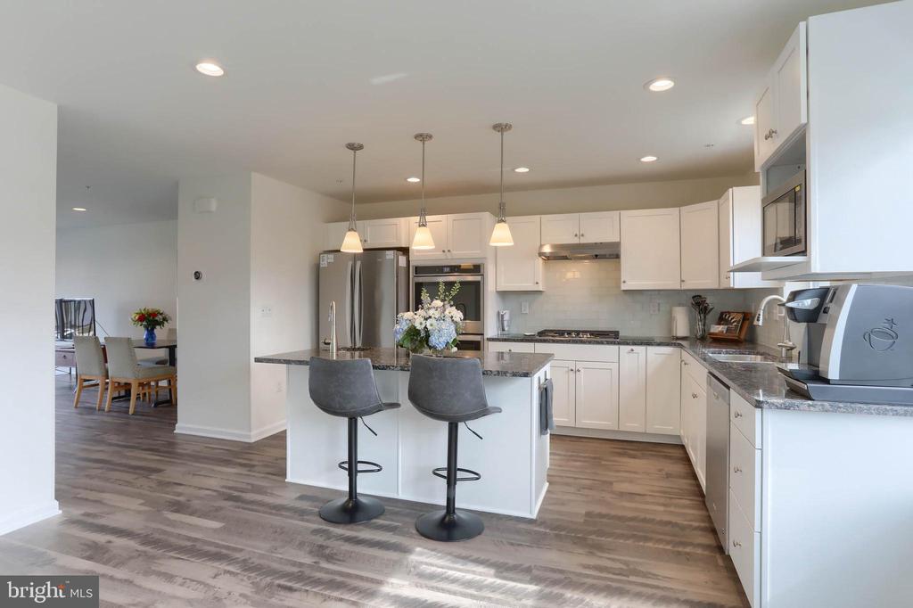 129 HIGH POINTE DR #33