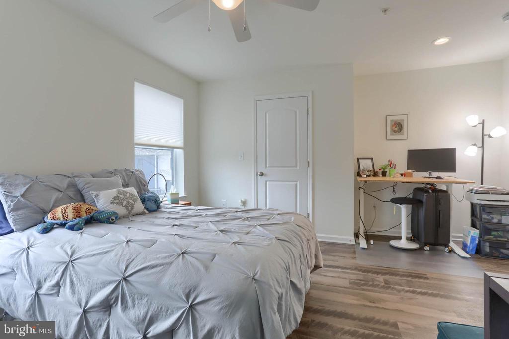 129 HIGH POINTE DR #33