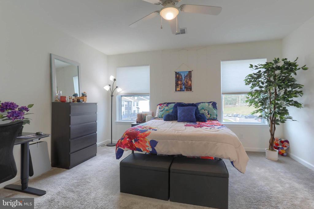 129 HIGH POINTE DR #33