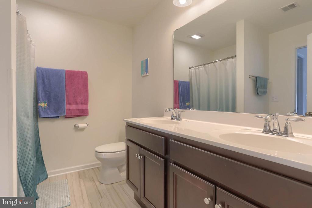 129 HIGH POINTE DR #33