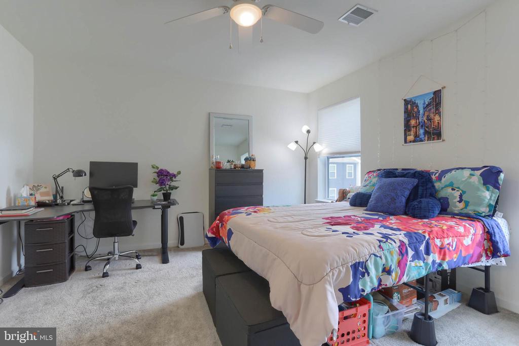 129 HIGH POINTE DR #33