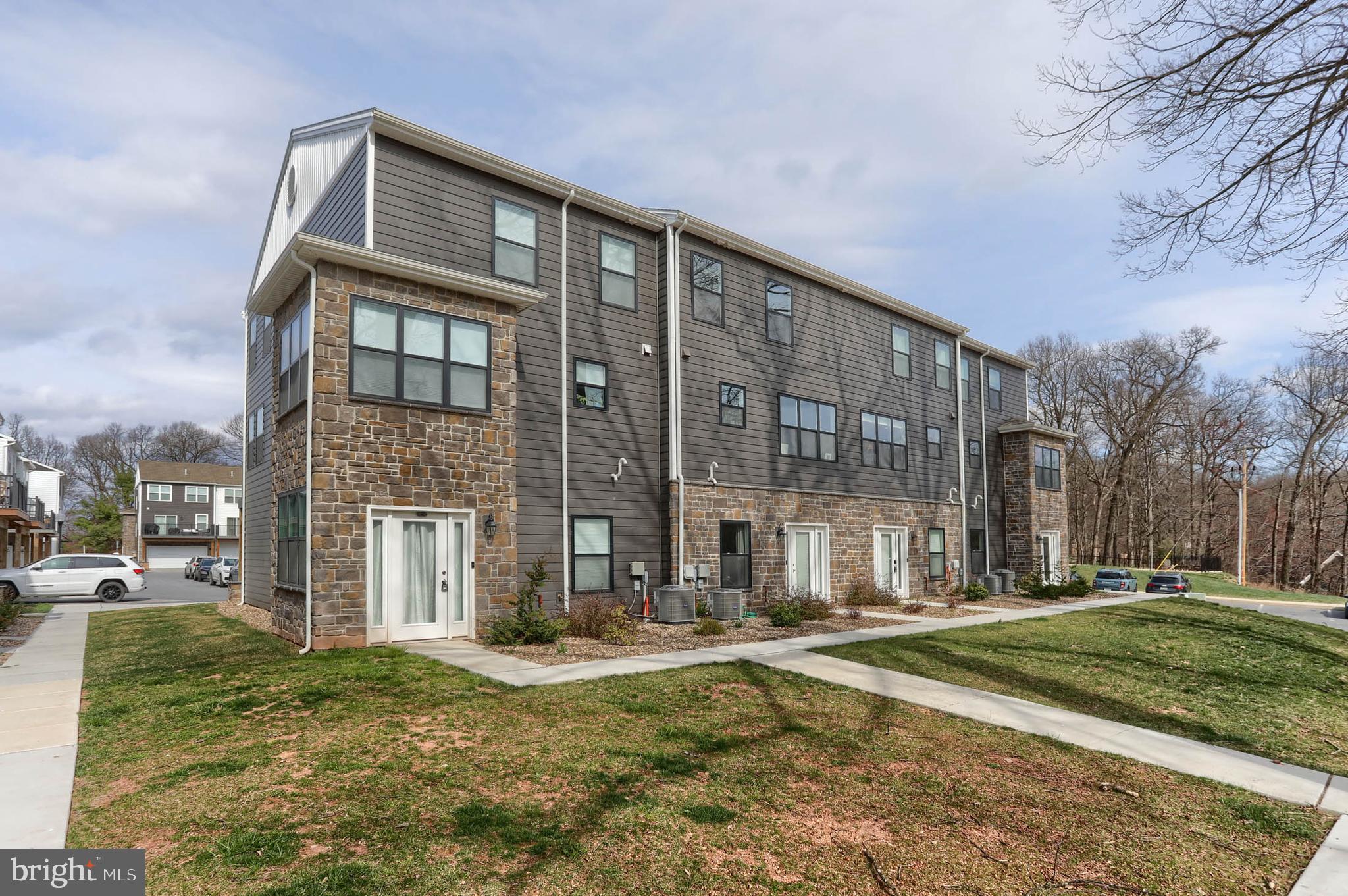 129 HIGH POINTE DR #33