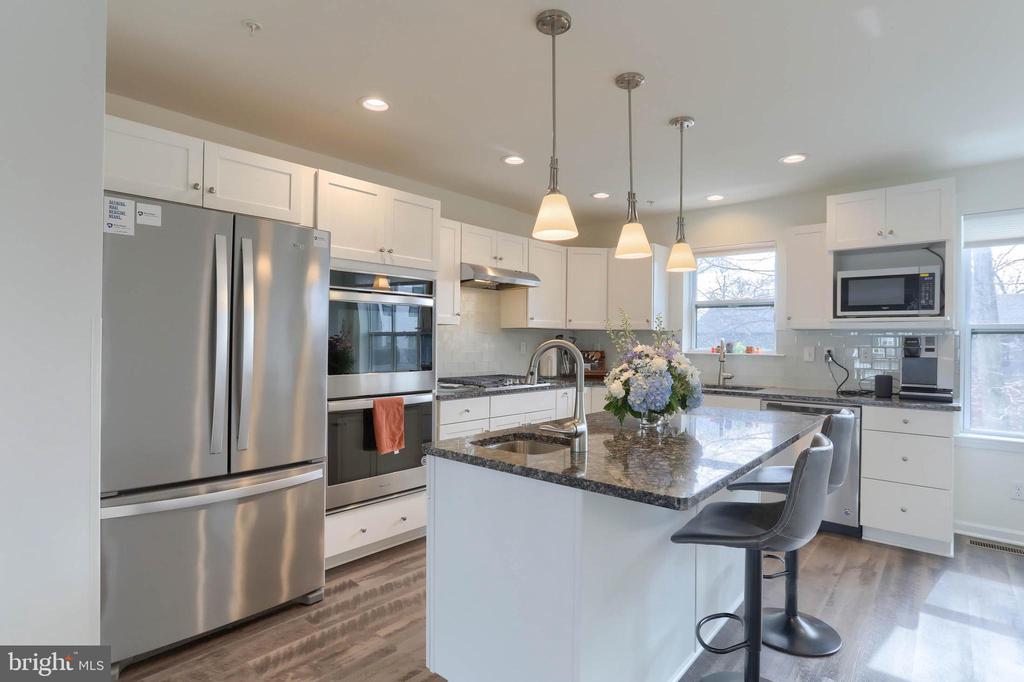 129 HIGH POINTE DR #33
