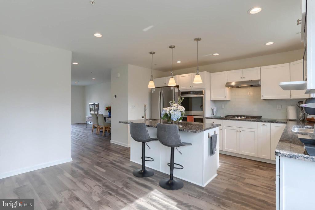 129 HIGH POINTE DR #33