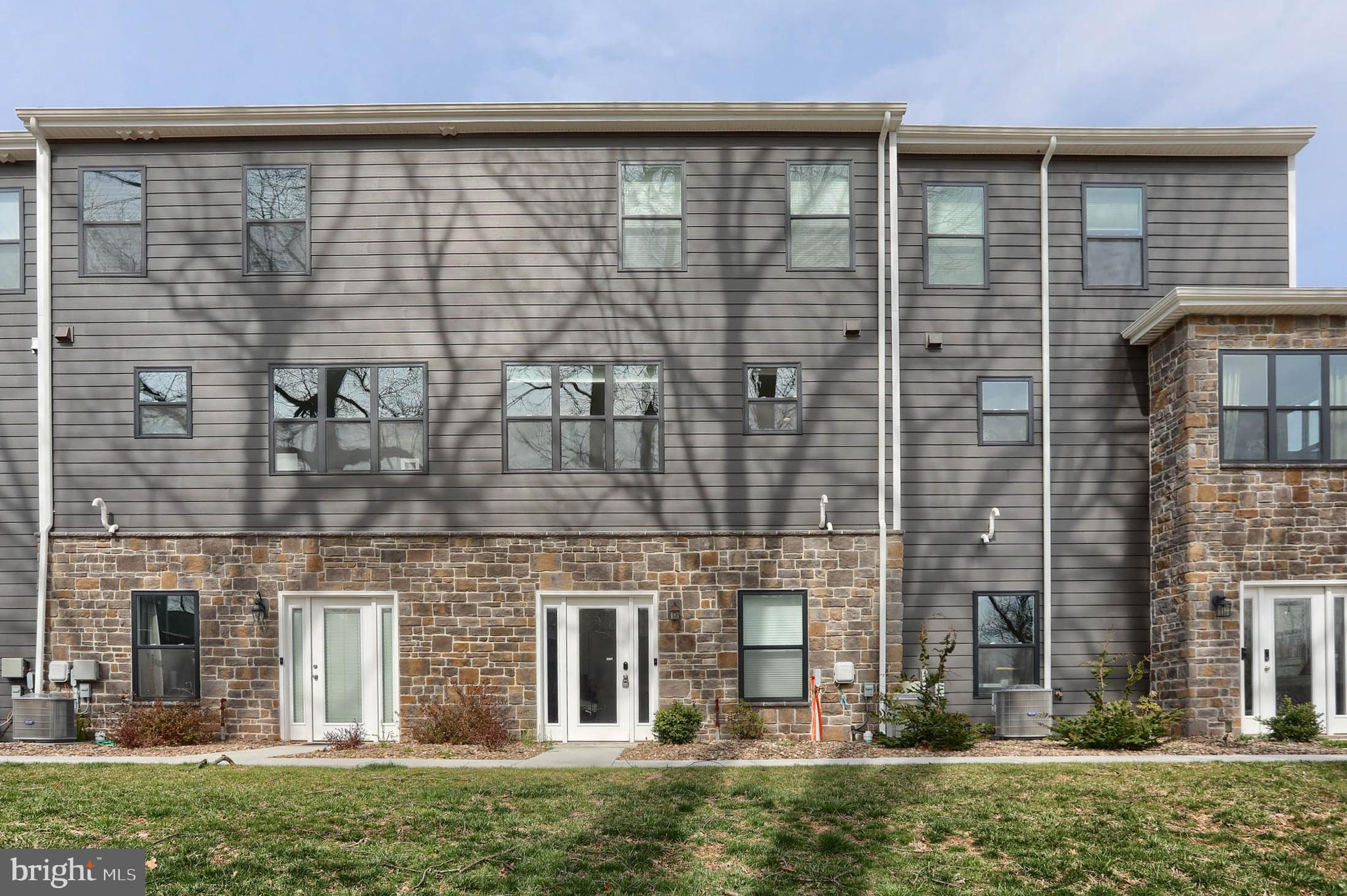 129 HIGH POINTE DR #33