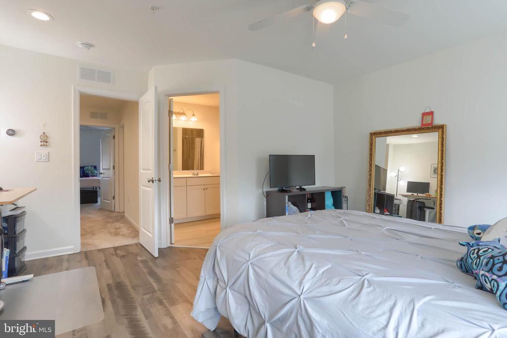 129 HIGH POINTE DR #33