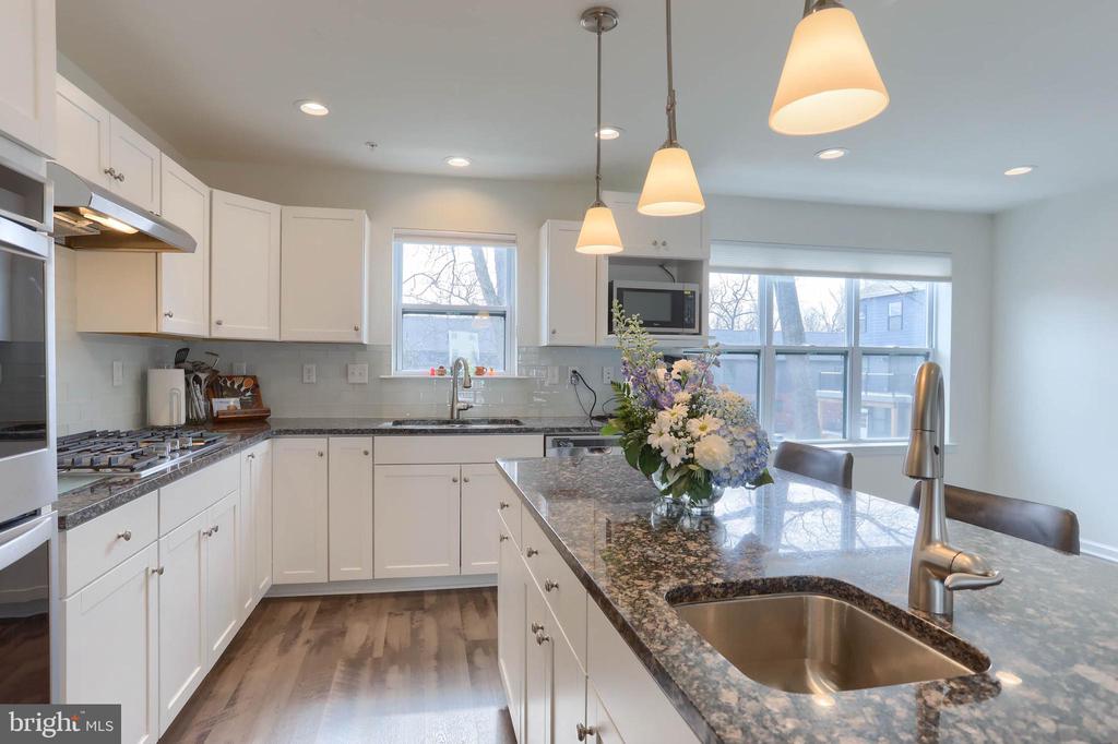 129 HIGH POINTE DR #33