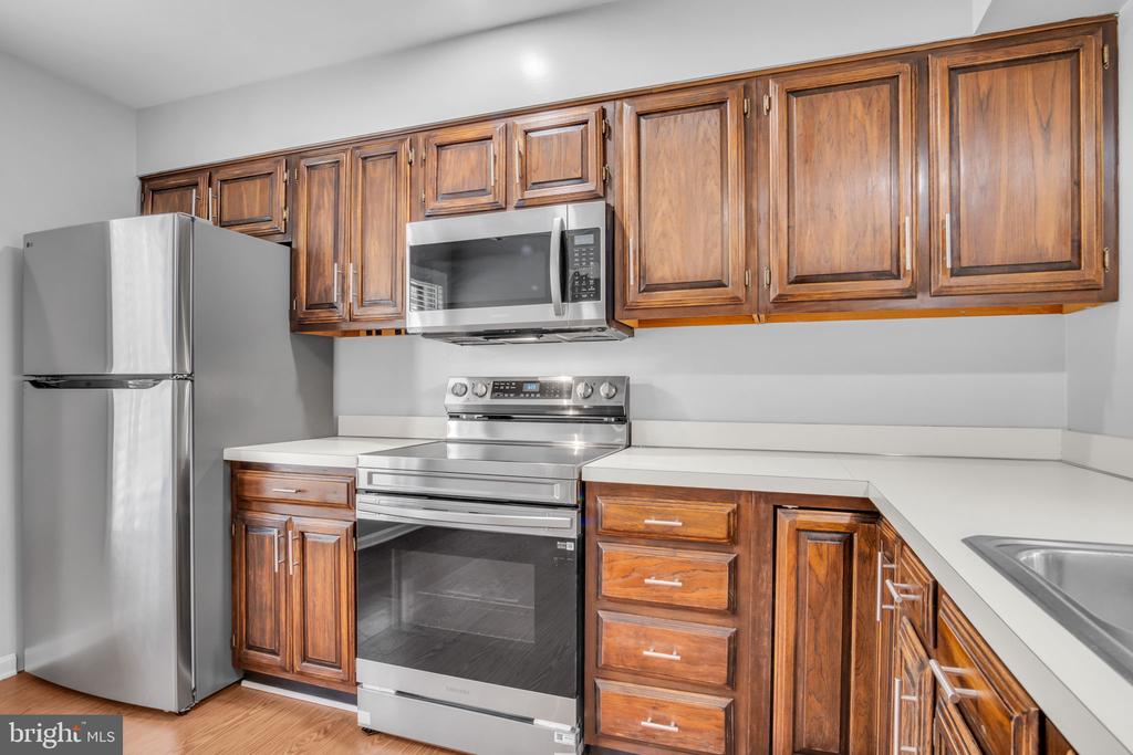 451 Lovell Ct