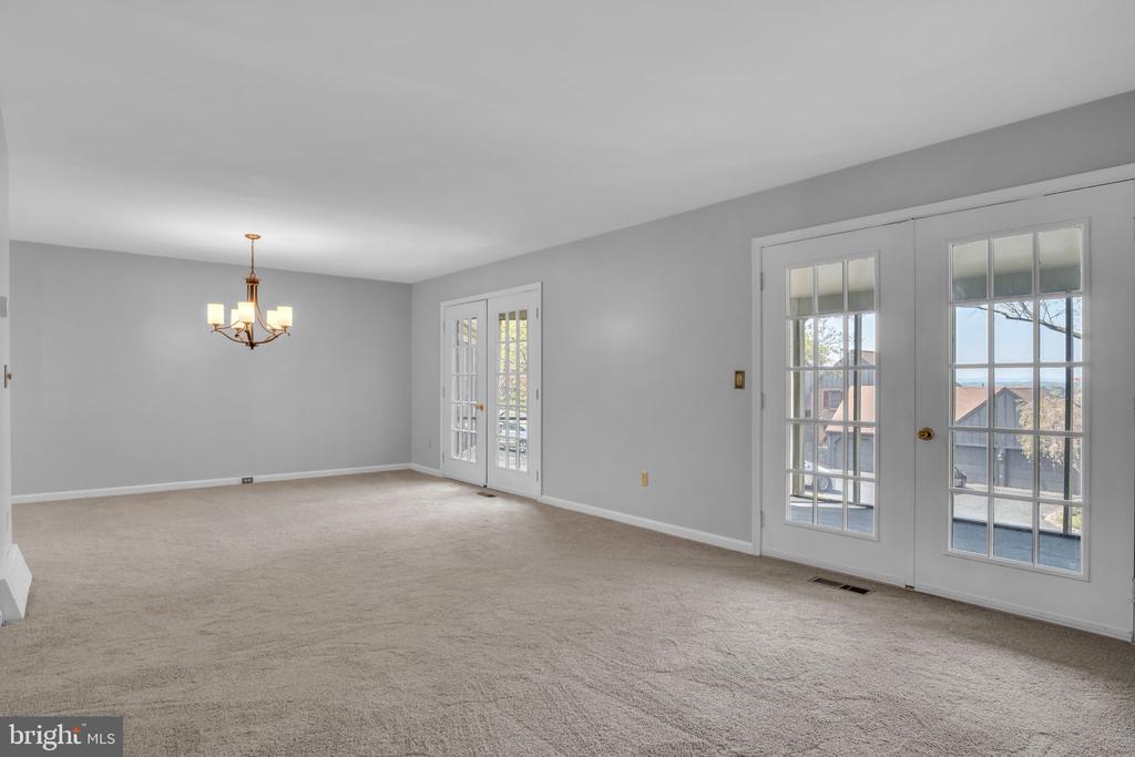 451 Lovell Ct