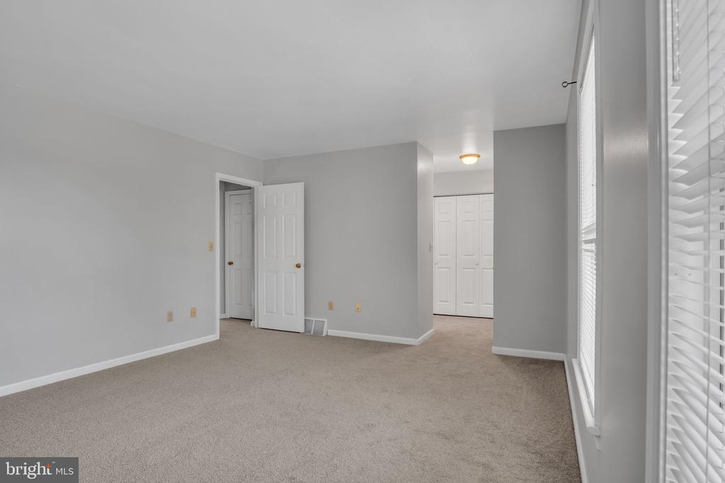 451 Lovell Ct