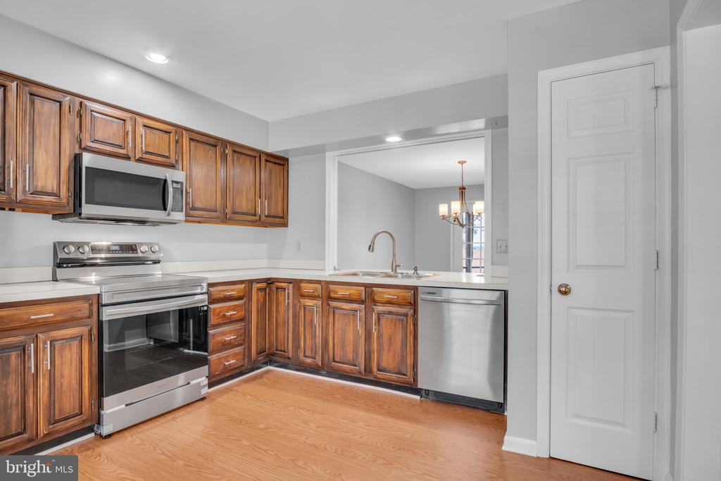 451 Lovell Ct
