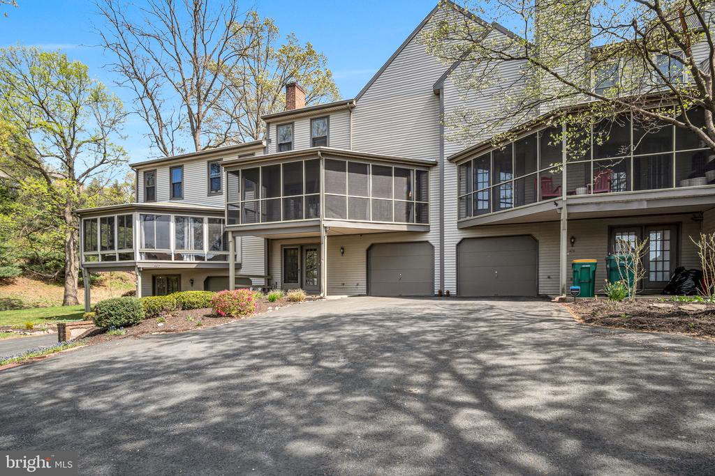 451 Lovell Ct