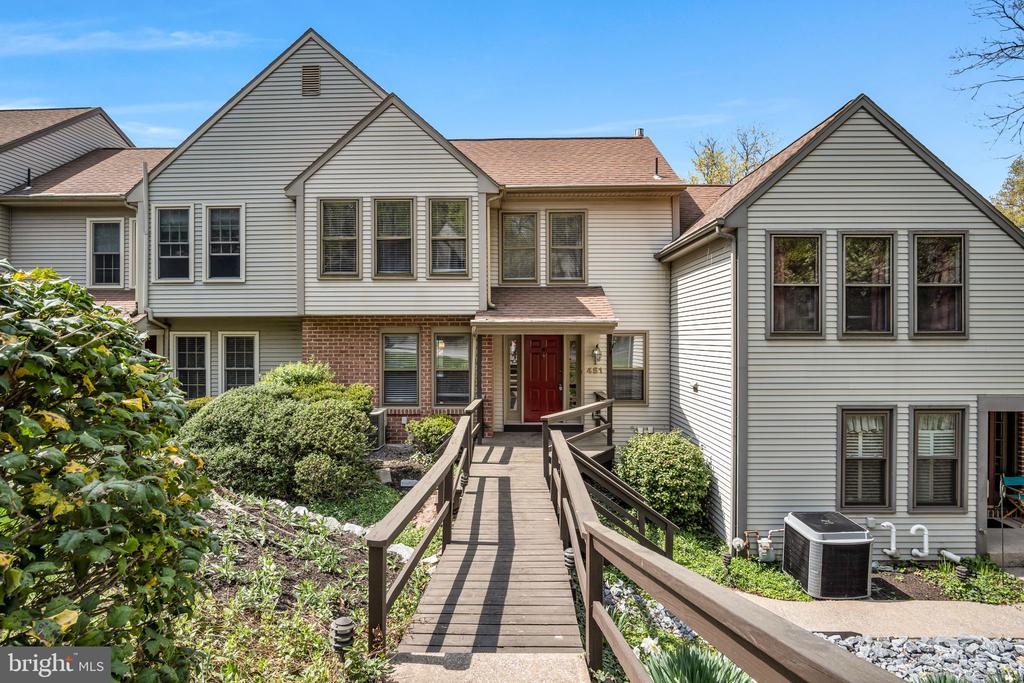 451 Lovell Ct