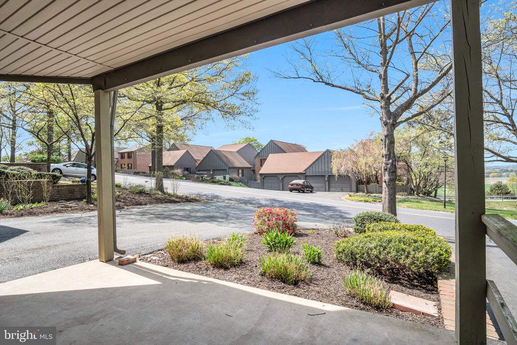 451 Lovell Ct