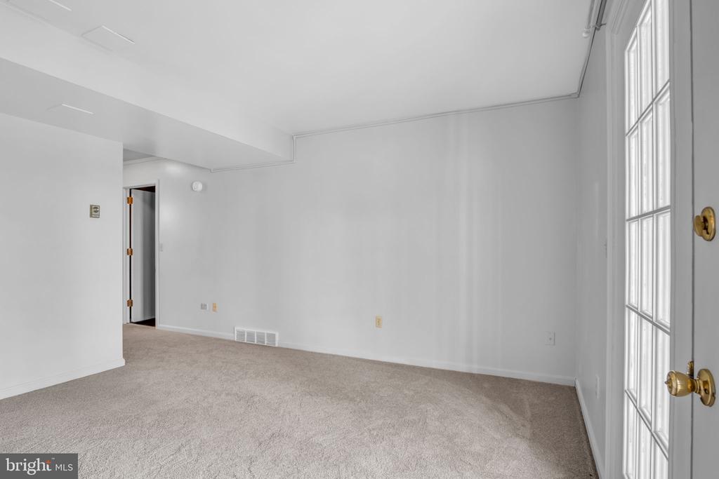 451 Lovell Ct