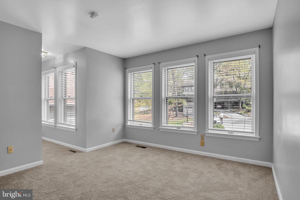 451 Lovell Ct
