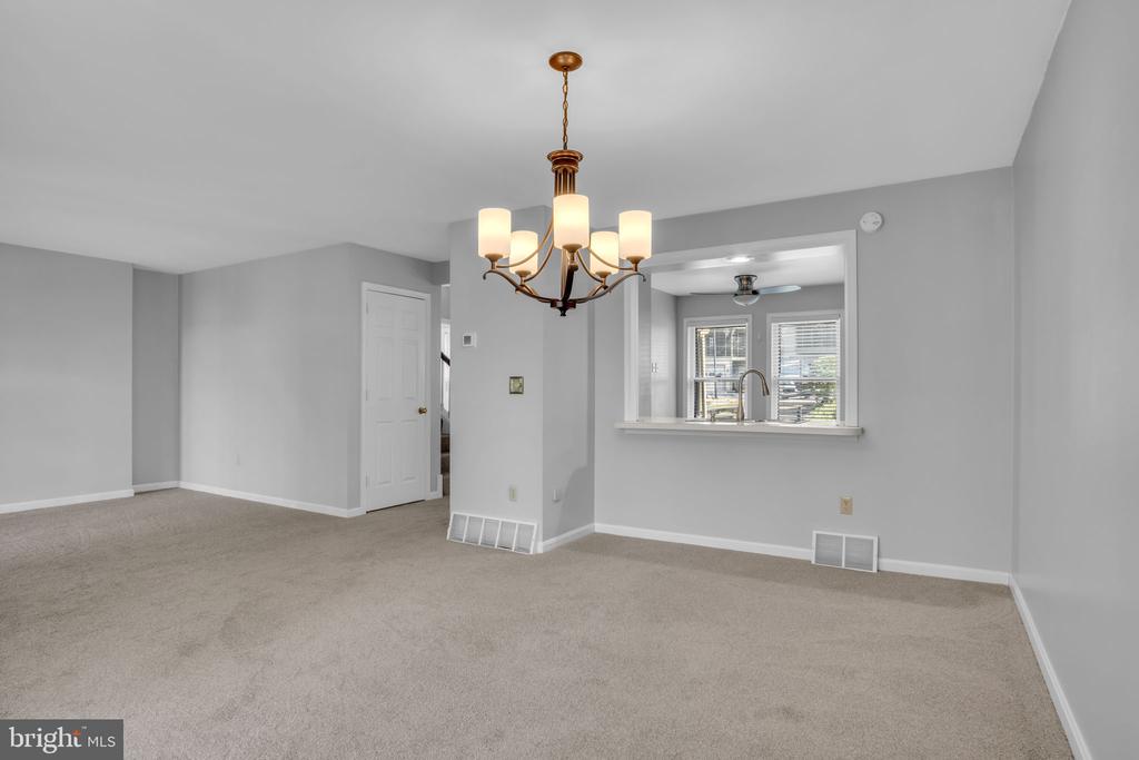 451 Lovell Ct