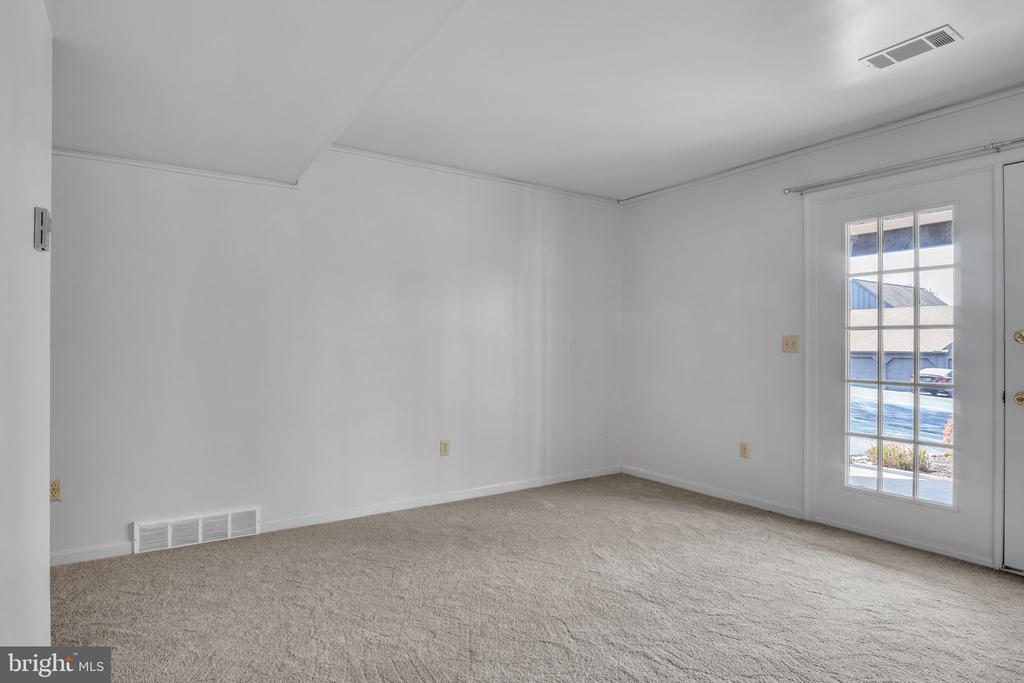451 Lovell Ct