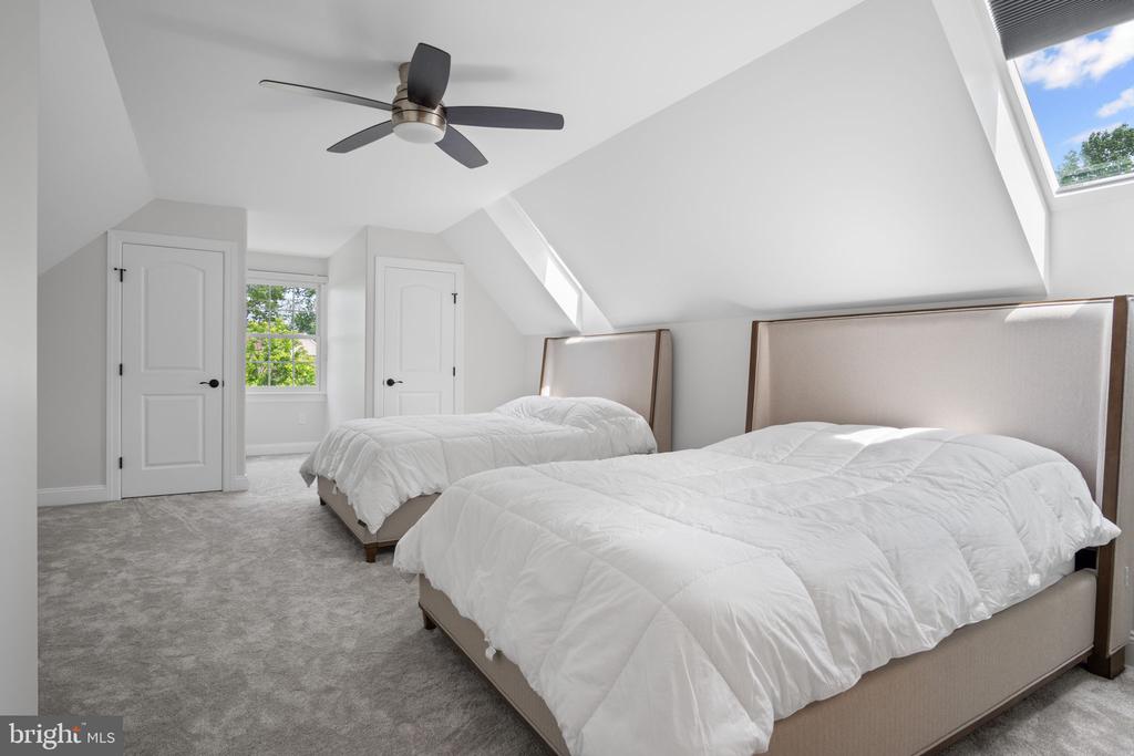 1011 Peggy Dr