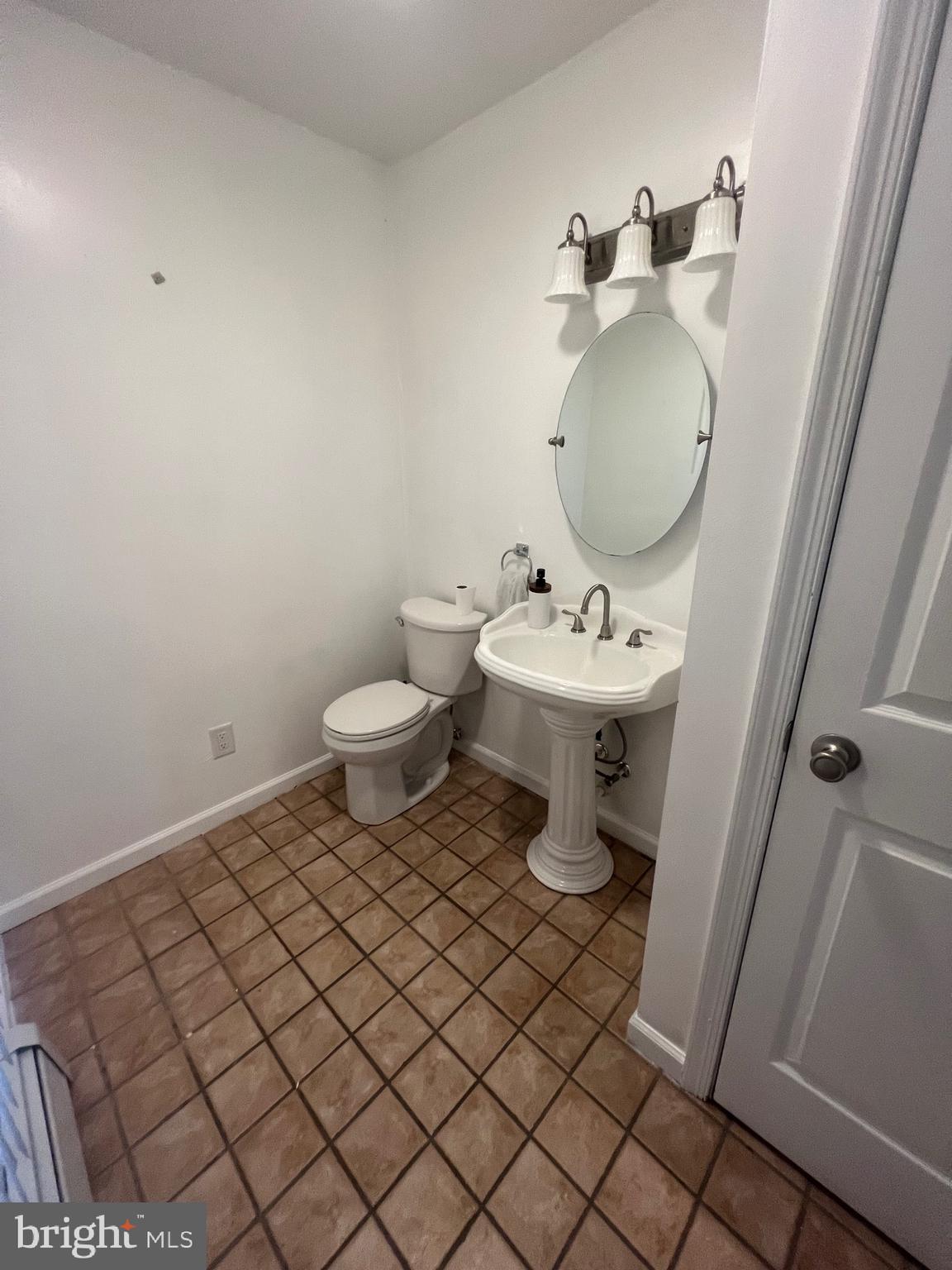 417 HILLTOP RD