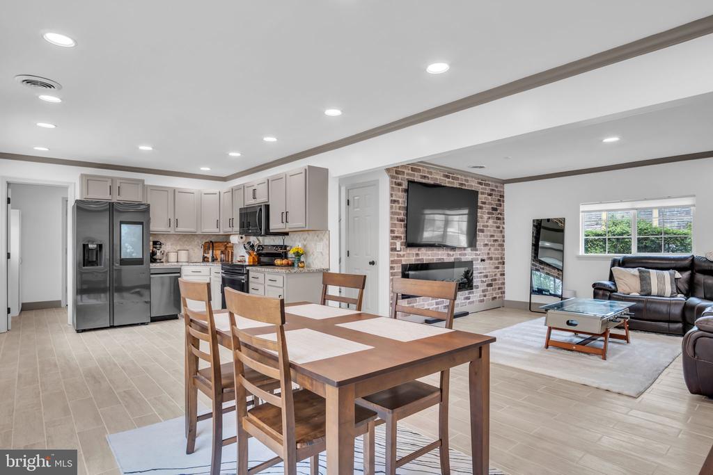201 Aspen St