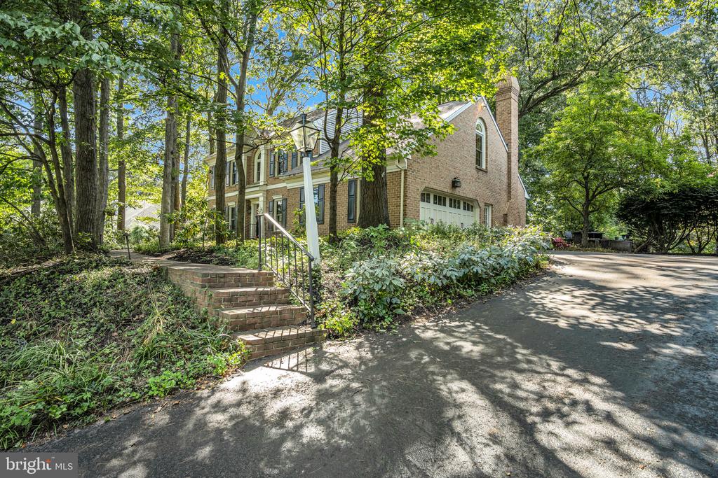 1080 STONEY RUN ROAD
