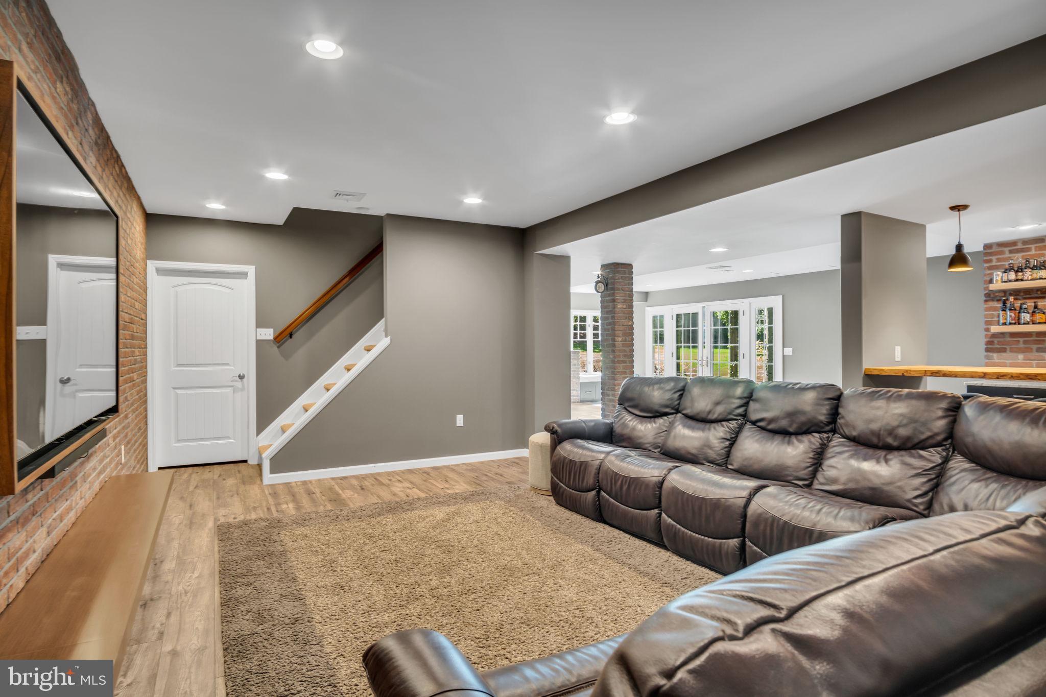 171 HAWTHORNE DRIVE
