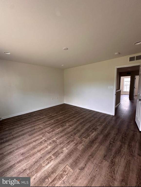 562 FAWN LANE
