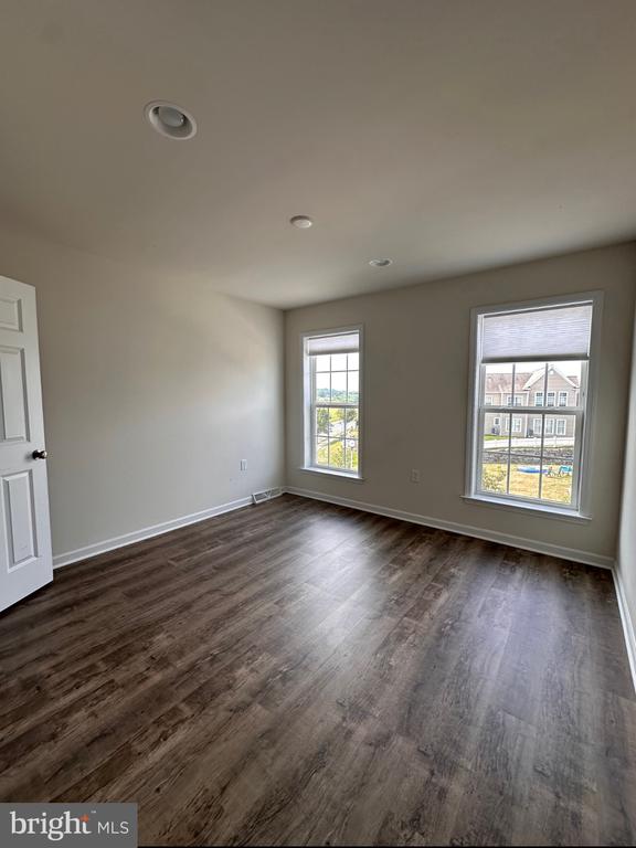 562 FAWN LANE