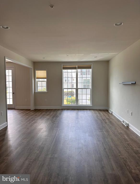 562 FAWN LANE