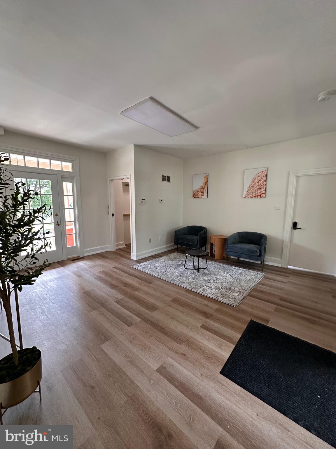 405 E CHOCOLATE AVENUE