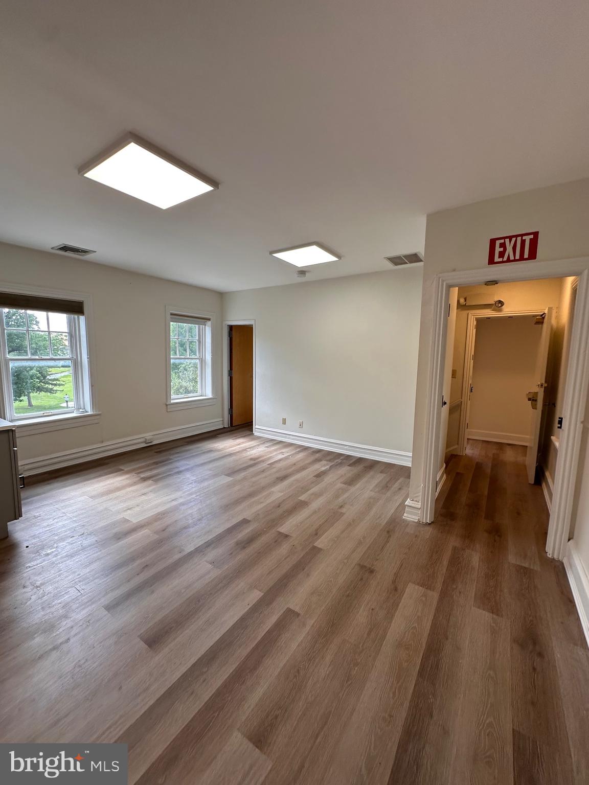 405 E CHOCOLATE AVENUE