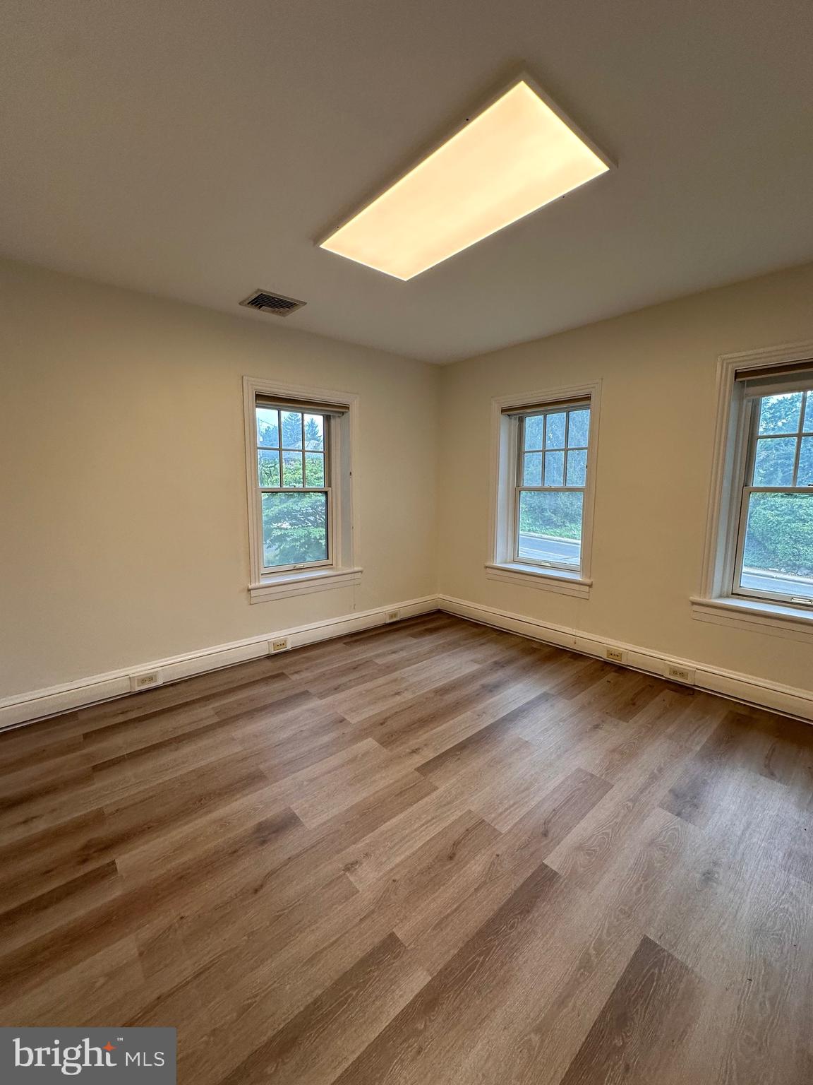 405 E CHOCOLATE AVENUE