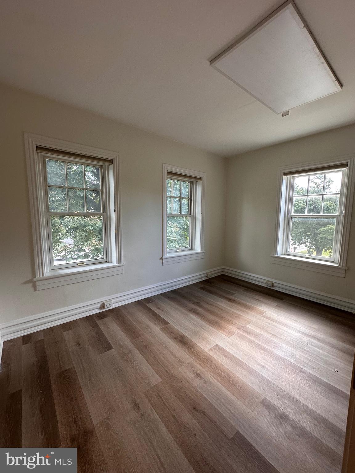 405 E CHOCOLATE AVENUE
