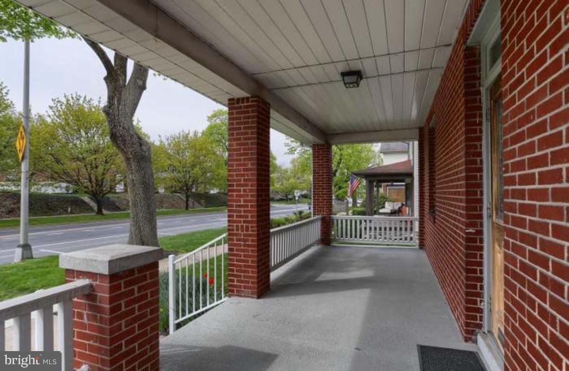 421 W CHOCOLATE AVENUE