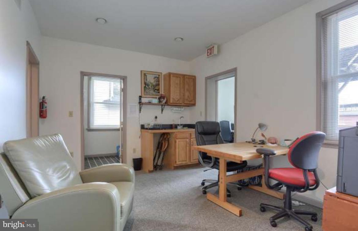 421 W CHOCOLATE AVENUE