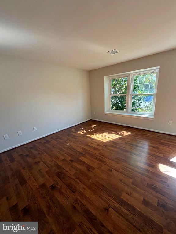 209 CRESCENT DRIVE
