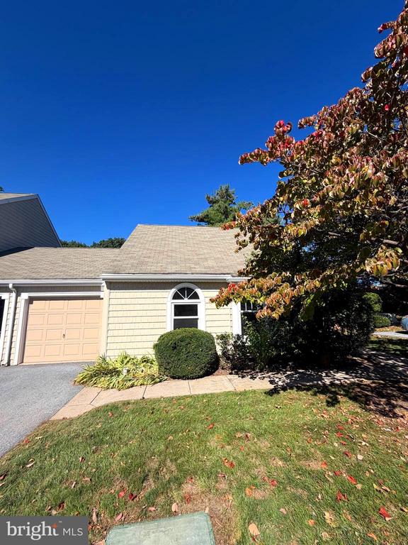209 CRESCENT DRIVE