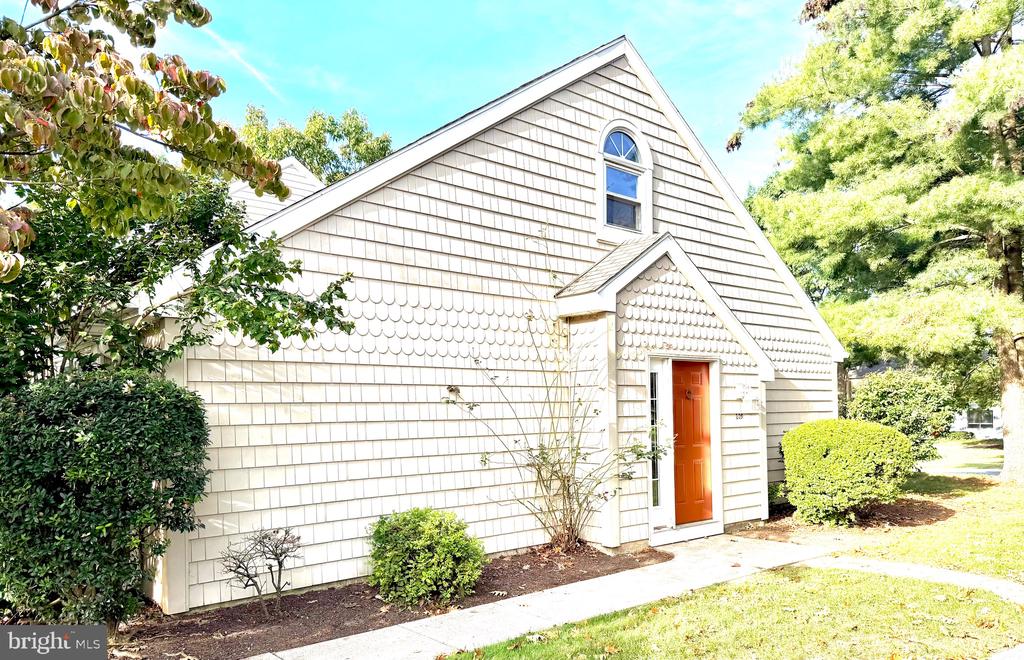 209 CRESCENT DRIVE