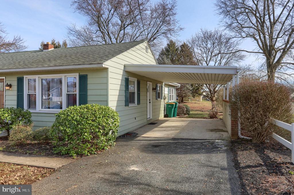 137 APPLE LANE
